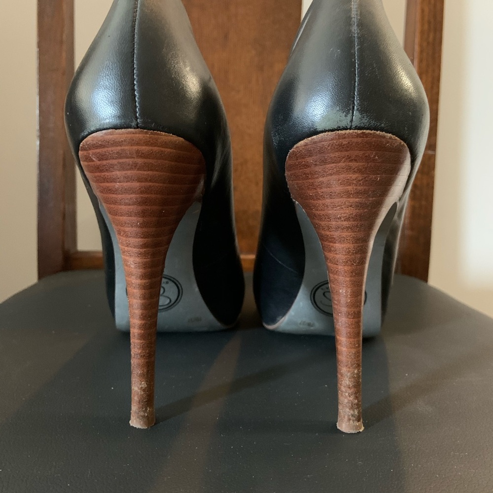 Jessica Simpson Black and Wood Print Heels - Picture 2 of 7